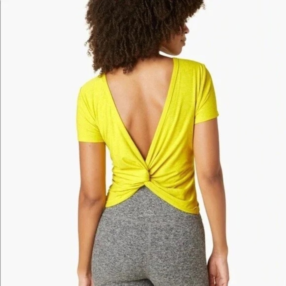Beyond Yoga S Featherweight Lemon Citrus Twist Out Tee